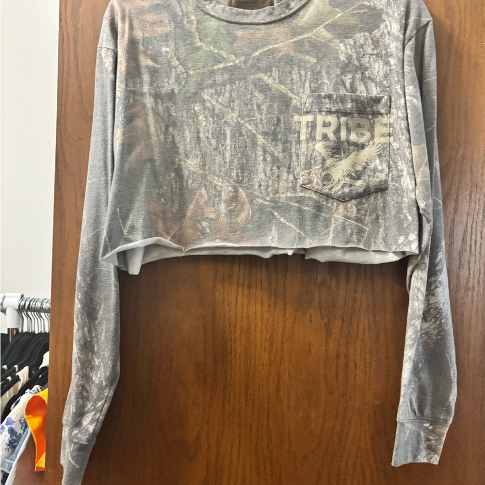 Tribe Kelley base camp crop shirt